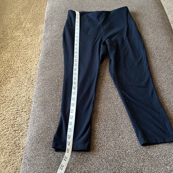 NWOT Reebok black capri leggings. Size S/P
Excellent condition - Picture 6 of 6